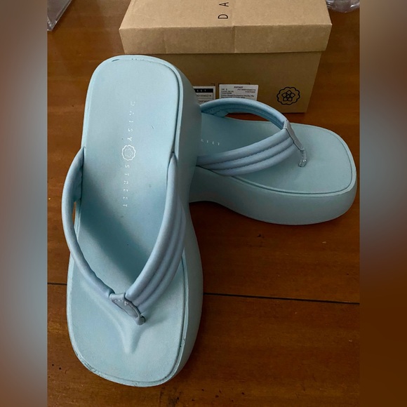 NIB Daisy Street Chunky Platform Flip Flops Sz 7 - Picture 4 of 8